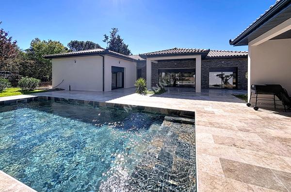 Maison de plain pied secteur St Martial Montauban 6 pièce(s) 172 m2