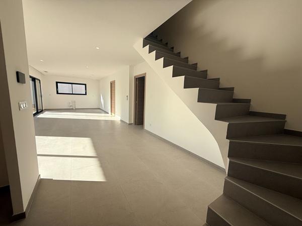 Maison 3 faces 130 m² environ, avec jardin et garage à Thuir.