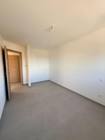 Maison 3 faces 130 m² environ, avec jardin et garage à Thuir.