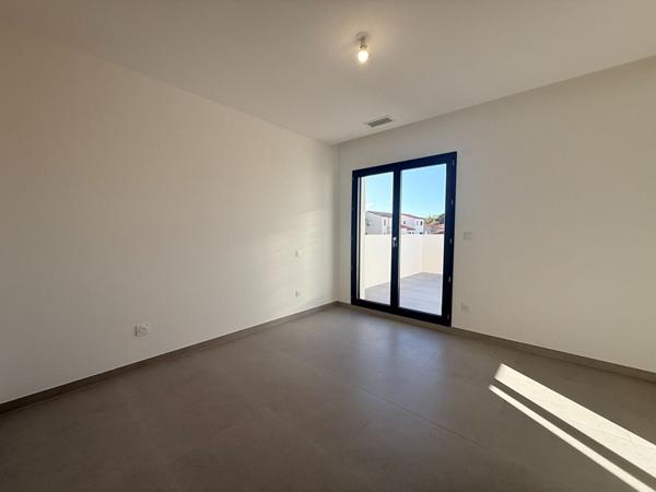 Maison 3 faces 130 m² environ, avec jardin et garage à Thuir.