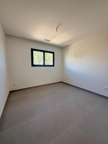 Maison 3 faces 130 m² environ, avec jardin et garage à Thuir.