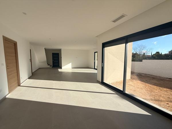 Maison 3 faces 130 m² environ, avec jardin et garage à Thuir.