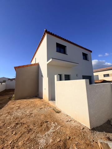 Maison 3 faces 130 m² environ, avec jardin et garage à Thuir.