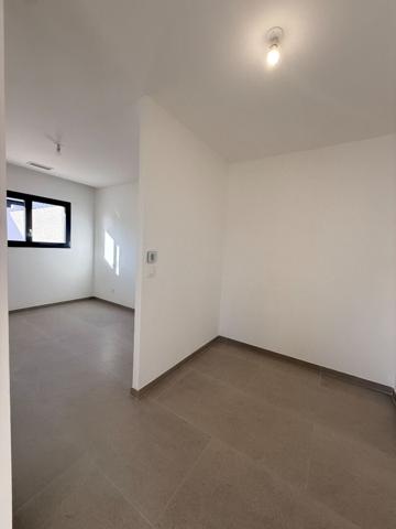 Maison 3 faces 130 m² environ, avec jardin et garage à Thuir.