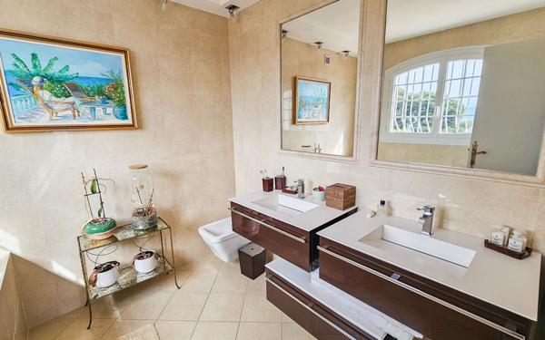 Maison à vendre    5 pièces • 200 m2 Le Cannet