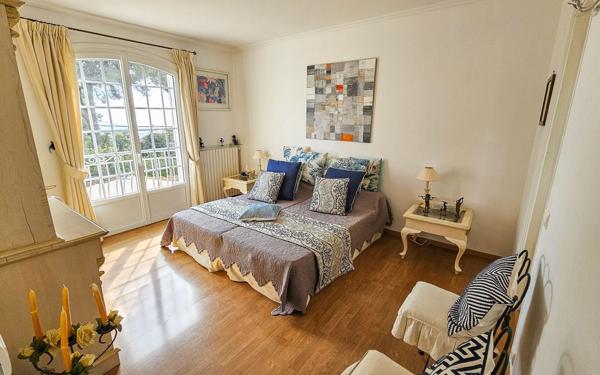 Maison à vendre    5 pièces • 200 m2 Le Cannet