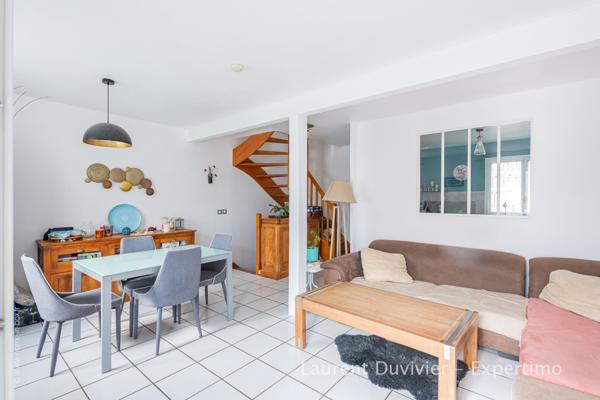 Coignières (78310) Maison familiale lumineuse avec jardin, terrasses et piscine – Coignières centre