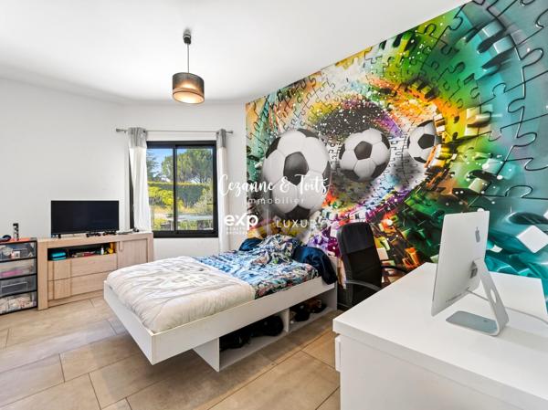 AIX-EN-PROVENCE OUEST – FONFIGUIÈRE | Villa contemporaine 5 chambres – 2 500 m² de terrain – Piscine 12×5