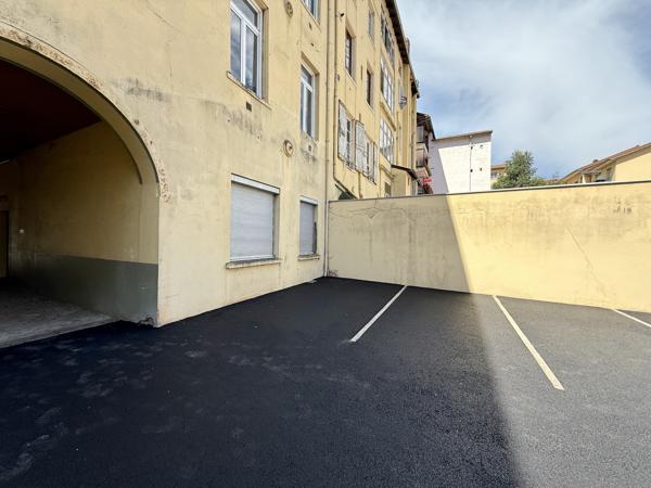 TARARE CENTRE-VILLE - 78M² + PLACE DE STATIONNEMENT SUR PARKING SECURISE