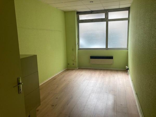 TARARE CENTRE-VILLE - 78M² + PLACE DE STATIONNEMENT SUR PARKING SECURISE