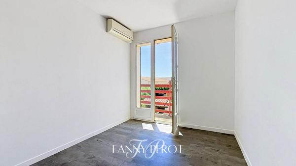 Maison 3 faces de plus de 100m² sur 440m² de terrain avec piscine