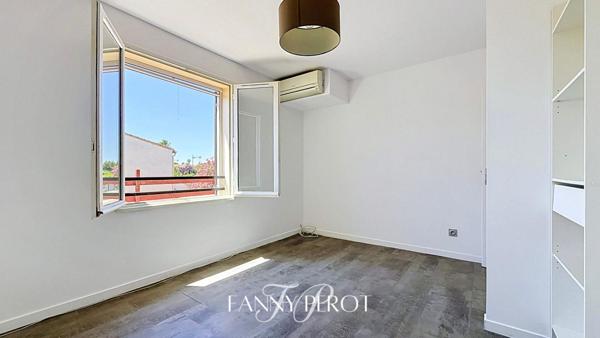 Maison 3 faces de plus de 100m² sur 440m² de terrain avec piscine