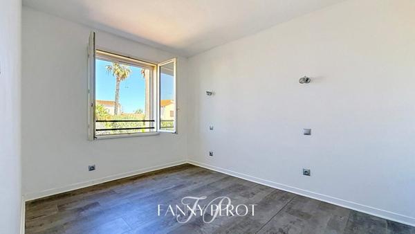 Maison 3 faces de plus de 100m² sur 440m² de terrain avec piscine