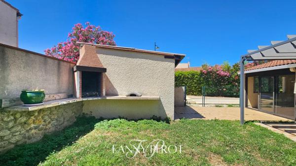 Maison 3 faces de plus de 100m² sur 440m² de terrain avec piscine
