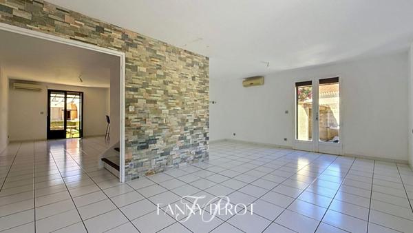 Maison 3 faces de plus de 100m² sur 440m² de terrain avec piscine