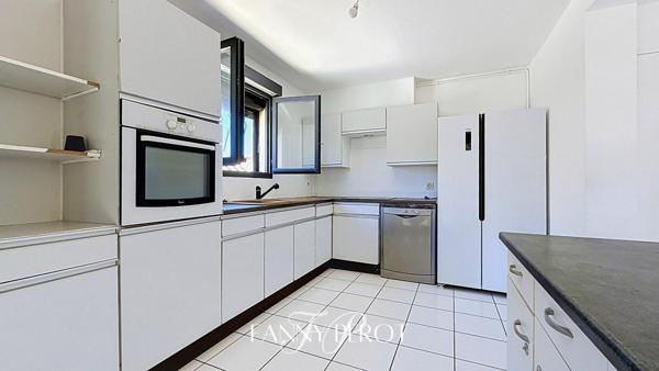 Maison 3 faces de plus de 100m² sur 440m² de terrain avec piscine