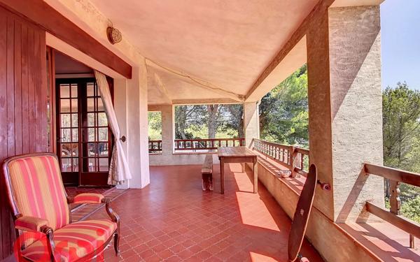 Maison à vendre    5 pièces •  La Cadière-d'Azur