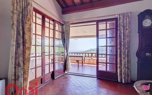 Maison à vendre    5 pièces •  La Cadière-d'Azur
