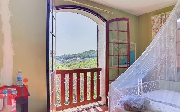 Maison à vendre    5 pièces •  La Cadière-d'Azur