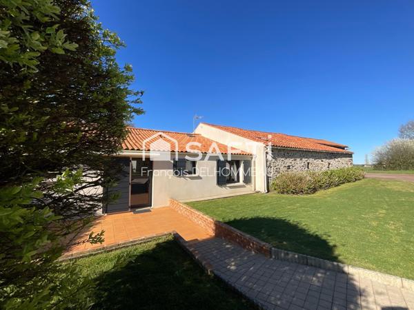 Corps de ferme rénovée 120m2, studio 30m2, grange 130m2, préau 70m2