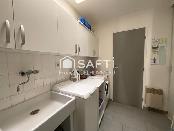 Corps de ferme rénovée 120m2, studio 30m2, grange 130m2, préau 70m2