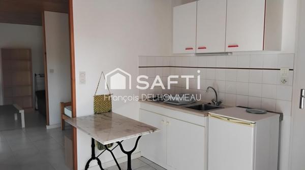 Corps de ferme rénovée 120m2, studio 30m2, grange 130m2, préau 70m2