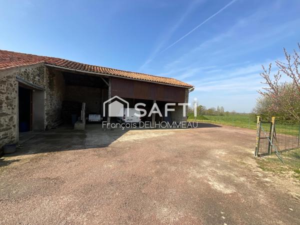 Corps de ferme rénovée 120m2, studio 30m2, grange 130m2, préau 70m2
