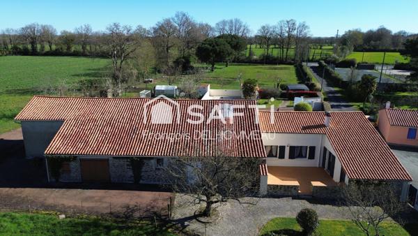 Corps de ferme rénovée 120m2, studio 30m2, grange 130m2, préau 70m2