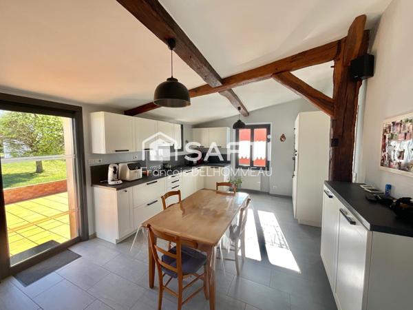 Corps de ferme rénovée 120m2, studio 30m2, grange 130m2, préau 70m2