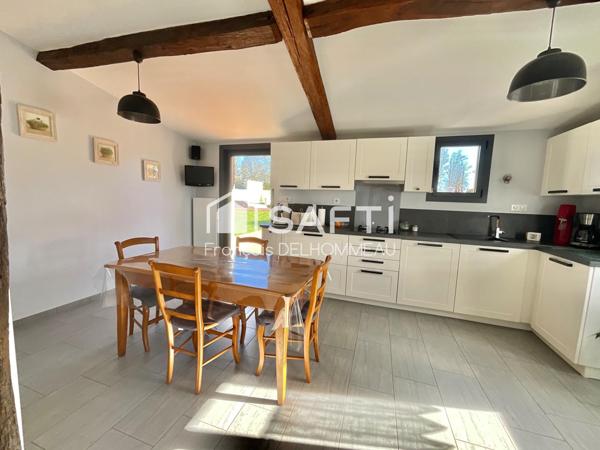 Corps de ferme rénovée 120m2, studio 30m2, grange 130m2, préau 70m2