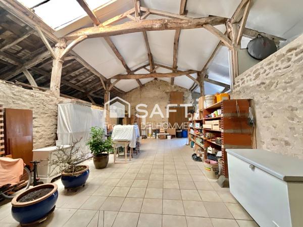 Corps de ferme rénovée 120m2, studio 30m2, grange 130m2, préau 70m2