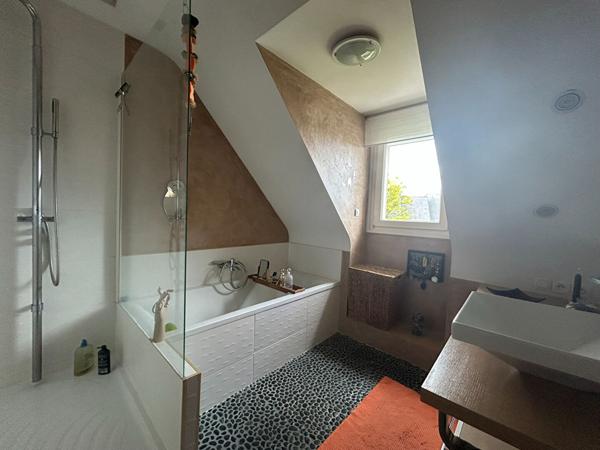 SAINT-HERBLAIN bourg ! Maison 4 chambres avec grand jardin.