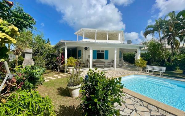 Maison à vendre    6 pièces • 203,63 m2 Baie-Mahault