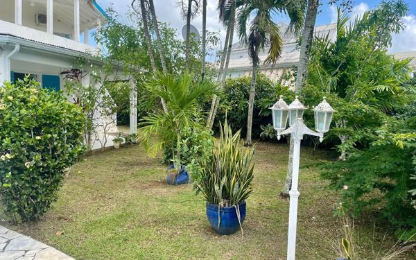 Maison à vendre    6 pièces • 203,63 m2 Baie-Mahault