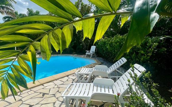 Maison à vendre    6 pièces • 203,63 m2 Baie-Mahault