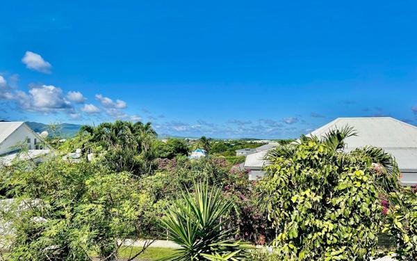 Maison à vendre    6 pièces • 203,63 m2 Baie-Mahault