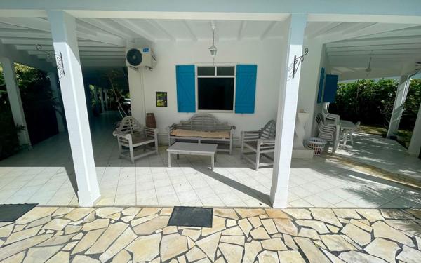 Maison à vendre    6 pièces • 203,63 m2 Baie-Mahault