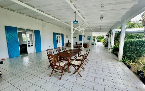 Maison à vendre    6 pièces • 203,63 m2 Baie-Mahault