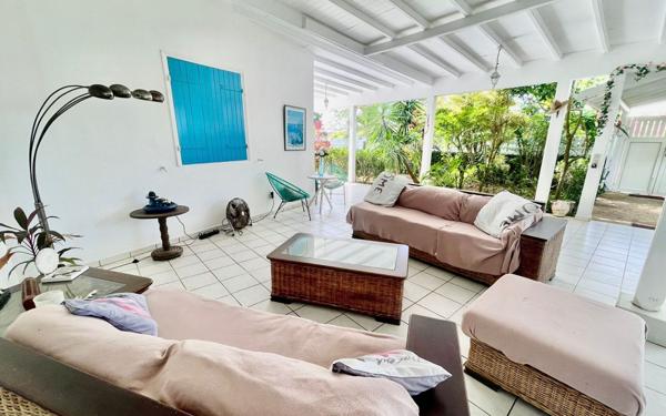 Maison à vendre    6 pièces • 203,63 m2 Baie-Mahault