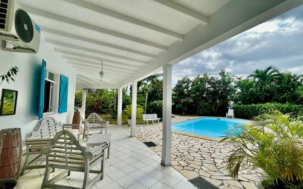 Maison à vendre    6 pièces • 203,63 m2 Baie-Mahault