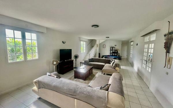 Maison à vendre    6 pièces • 203,63 m2 Baie-Mahault