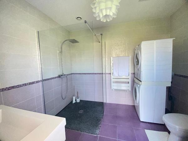 12 mn Gare de MONTARGIS - A VENDRE MAISON CONTEMPORAINE RECENTE 5 PIECES, 4 CHAMBRES + STUDIO INDEPENDANT, TERRAIN CLOS 3476 m2