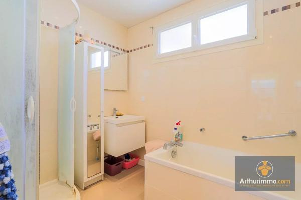 Vente                                                      Maison de ville
                        
                     6 pièces                      137 m2                     à Noyon