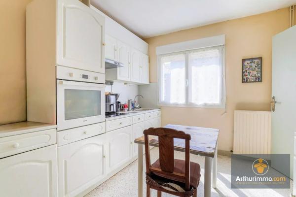 Vente                                                      Maison de ville
                        
                     6 pièces                      137 m2                     à Noyon