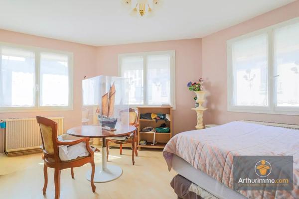 Vente                                                      Maison de ville
                        
                     6 pièces                      137 m2                     à Noyon