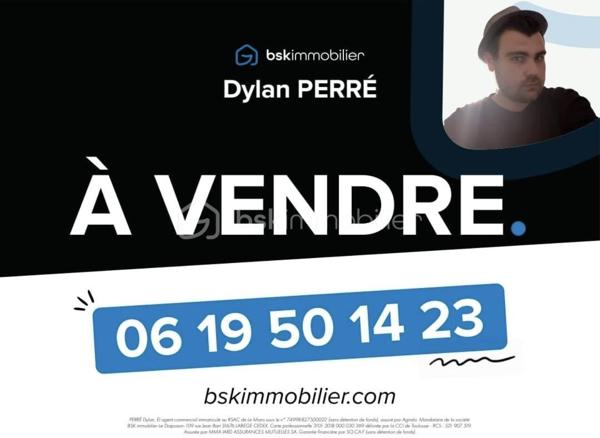 Un dossier complet est disponible sur simple demande avant toute visite : diagnostics techniques, et photos suplémentaires du logement ainsi que l’ensemble des documents relatifs au bien. Une transparence totale pour un projet d’achat sécurisé.
Située au cœur du bourg de Sainte-Jamme-sur-Sarthe, cette maison de caractère offre de beaux volumes et un cadre de vie agréable sur un terrain arboré d’environ 1 200 m².
Avec deux garages.

Au rez-de-chaussée, vous découvrirez une belle pièce de vie lumineuse de près de 40 m² comprenant un salon et une salle à manger ouverts sur la terrasse grâce à une grande baie vitrée. Une cheminée fonctionnelle apporte une atmosphère chaleureuse à cet espace convivial.

La cuisine aménagée et équipée de 17 m² offre un bel espace pour les repas du quotidien.

La maison dispose de 3 chambres, dont une suite parentale de plain-pied de 22 m². 
À l’étage, les volumes existants permettent d’envisager facilement la création d’une quatrième chambre. Vous y trouverez également un bureau, un palier et une mezzanine offrant de multiples possibilités d’aménagement.

Une salle d’eau est actuellement présente à l’étage, ce qui donne la possibilité de créer une seconde salle de bains selon vos besoins.

Côté prestations, la maison bénéficie du double vitrage, d’un chauffage par chaudière gaz et du raccordement au tout-à-l’égout.

À l’extérieur, le terrain arboré et clos accueille une terrasse, 2 garages, des dépendances à usage d’atelier et stockage avec électricité ainsi qu’un espace permettant de stationner plusieurs véhicules au sein de la propriété.

Une cave voutée d’environ 45 m² complète l’ensemble.

Les atouts du bien :

* 3 chambres ( avec possibilité d’en créer une quatrième ) dont une suite parentale de plain-pied de 22 m². 
* Bureau, palier et mezzanine
* Possibilité de créer une seconde salle de bains à l’étage
* Pièce de vie de près de 40 m² ouverte sur la terrasse
* Cuisine aménagée et équipée de 17 m²
* Double vitrage
* Cheminée fonctionnelle
* Chaudière gaz
* Tout-à-l’égout
* Terrain arboré d’environ 1 200 m²
* Garages et dépendances avec électricité
* Cave de 45 m²
* Stationnement de plusieurs véhicules sur la propriété possible ( nombreuses places gratuites dans la rue ).

Boulangerie dans la rue, la maison se situe à 20 minutes du Mans.

Quelques travaux de rafraîchissement permettront de mettre pleinement en valeur le charme et le potentiel de cette maison familiale.

J’accompagne mes clients, dont plusieurs disposent déjà d’un financement fiable et assuré, dans leur recherche de biens au Mans et ses alentours. Je suis également à la recherche de nouveaux biens à vendre. Je rémunère mes apporteurs d’affaires et je travaille avec un réseau d’artisans ainsi qu’un courtier en financement afin de vous accompagner dans toutes les étapes de votre projet immobilier.