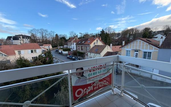 Appartement à vendre    3 pièces • 69,89 m2 Ris-Orangis