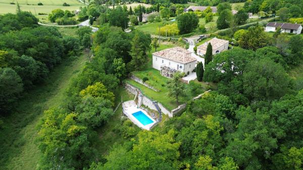 Belvèze (82150) MONTAIGU DE QUERCY Maison en pierre avec 3 chambres, maison d'amis, piscine et 8686m2 de terrain
