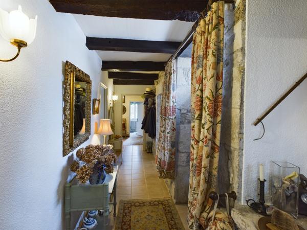 Belvèze (82150) MONTAIGU DE QUERCY Maison en pierre avec 3 chambres, maison d'amis, piscine et 8686m2 de terrain