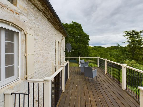Belvèze (82150) MONTAIGU DE QUERCY Maison en pierre avec 3 chambres, maison d'amis, piscine et 8686m2 de terrain